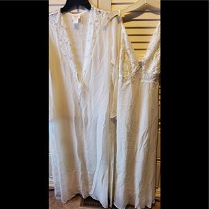 NWT Vintage set  ivory loungewear by Intimates by Flora size Large